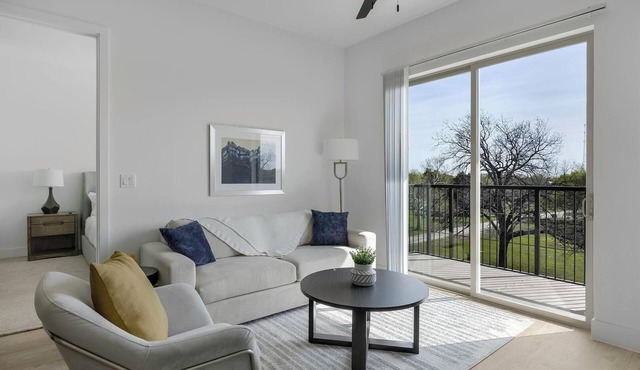 Landing | Stunning 2BD, Gym, Courtyard