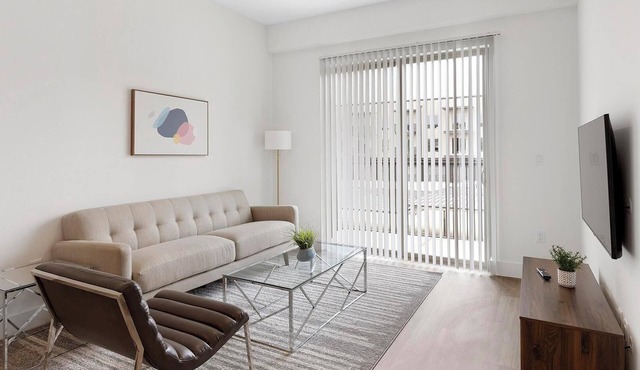Landing | Stylish 2BD, Gym, Pool