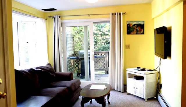 Large 1 bed w/private deck