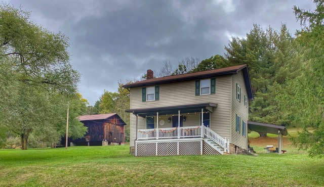 Large, 4 BR (1 King, 2 Queens), 2 Bath, Recently Renovated