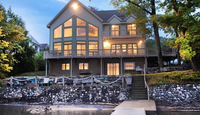 Large Lakefront Lodge on Canandaigua Lake Sleeps 22 Guests!