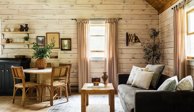 Lawless Log Cabin - cozy, newly renovated cabin