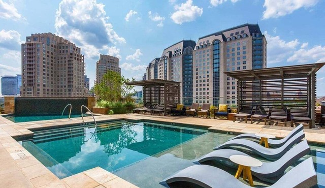 Level Dallas Uptown