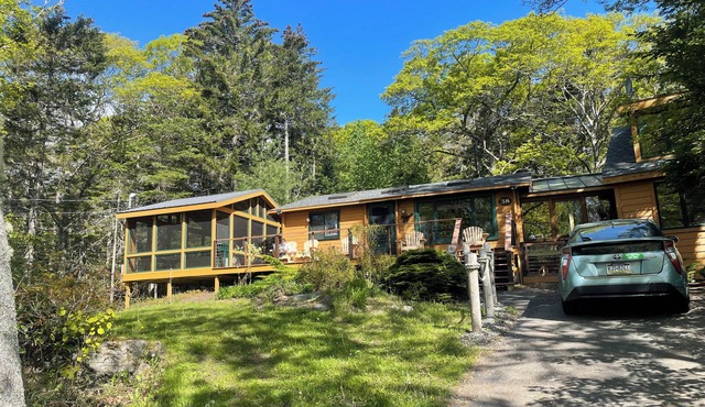 Lobster Harbor View 4 -Bedroom-2 Bath Modern Cottage With Screened In Porch