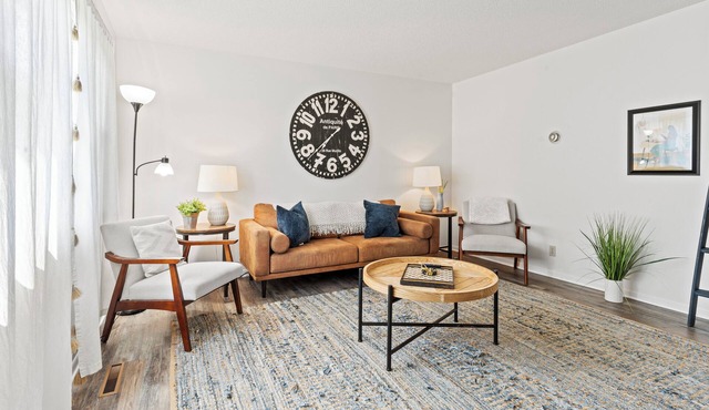 Local Discounts!- The Lexington Suite