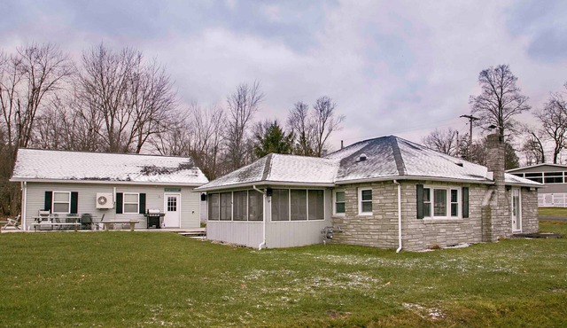 Located on Waneta Lake in the Sylvan Beach Association.