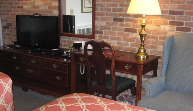 Lockport Inn and Suites