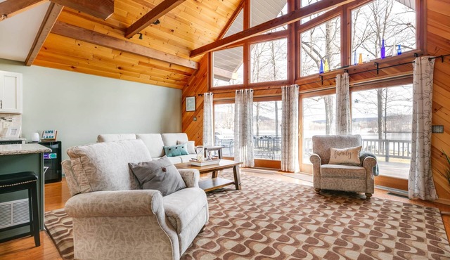 Lodge at the Lake - Exceptional lakefront home!