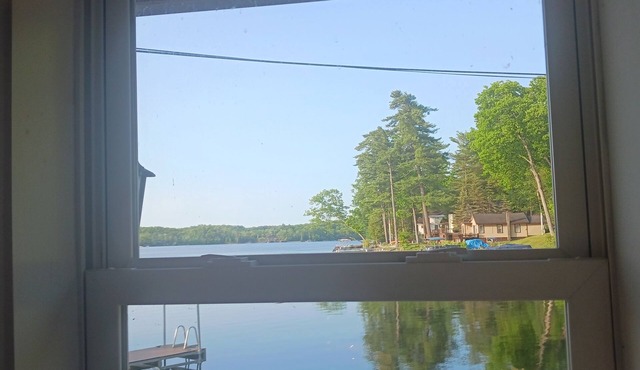 Log Cabin directly on the lake, within 5-10 minutes away from most attractions!