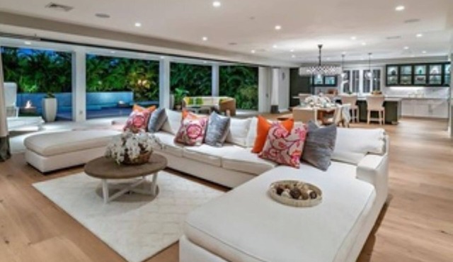 Long term rental near beach in Kahala with Pool