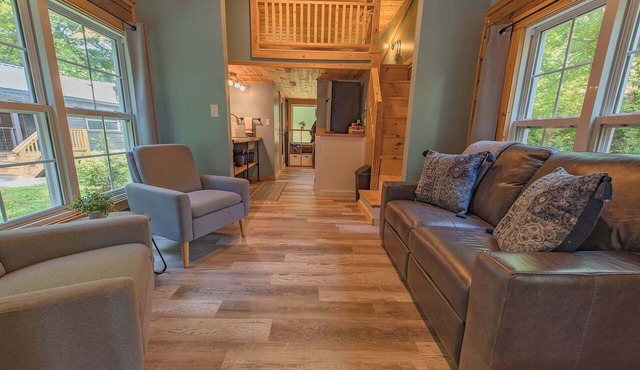 Lookout Cabin- Tiny Cabin Stay with Private Spa