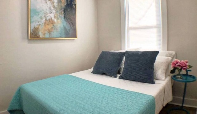 Lovely 2BDRM Cottage Right on The GOTL Strip! Sleeps 5!