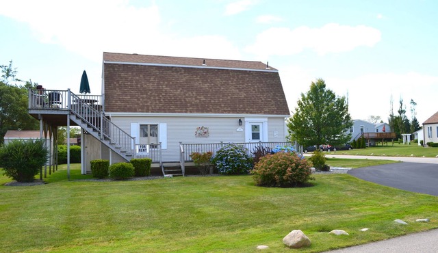 Lovely Eastward Look Home By The Beach