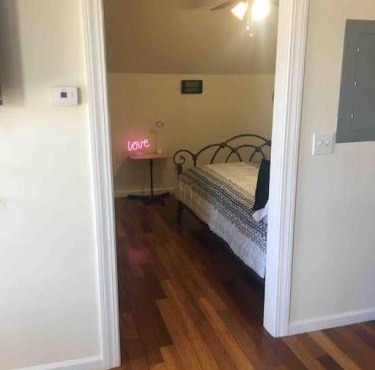 Lovely one bedroom with free parking