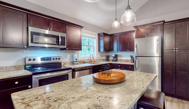 Lovely, updated home on 70 acres with high-end appliances