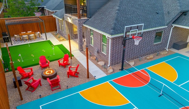 LUX 5BED | Walk to FIFA, AT&T, Globe Life Stadium | Pickleball, basketball, movie theater, gameroom, firepit, and more!