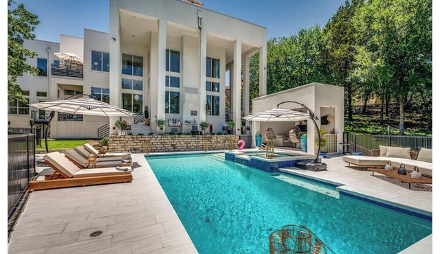 Lux Stunning Mansion, Pool. Minutes to AT&T Stadium MAJOR INTERNATIONAL SPORTING EVENT, and Six Flags!