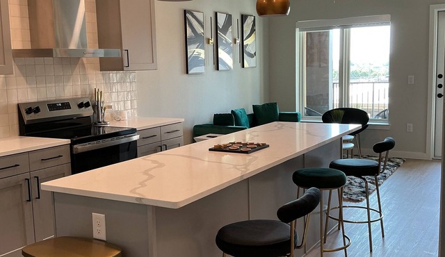 Luxe Deep Ellum Escape Pool, Coffee Bar, Gym and Workspace