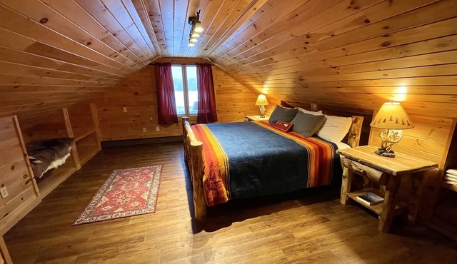 Luxurious Adirondack Rustic Cabin on Snowmobile Trails