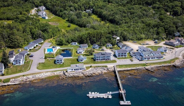 Luxurious Oceanview Room for Memorable Couple Getaways | Private Beach Access