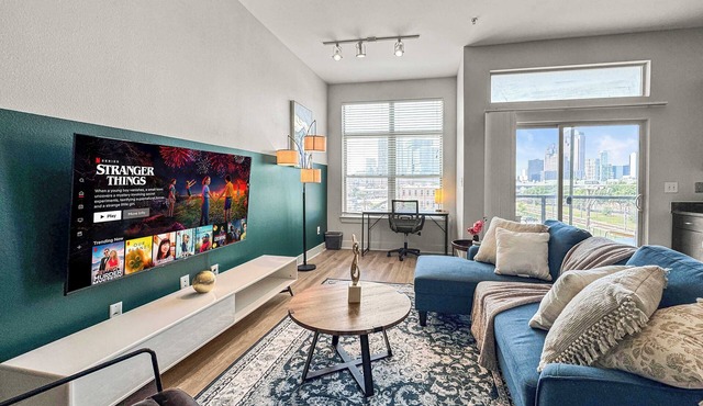 Luxury 1BD | Deep Ellum | Parking | Pool+Gym