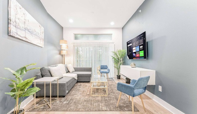 Luxury 2BD | Deep Ellum | Parking | Pool+Gym