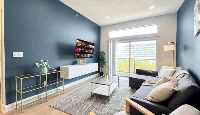 Luxury 2BD | Deep Ellum | Parking | Pool+Gym