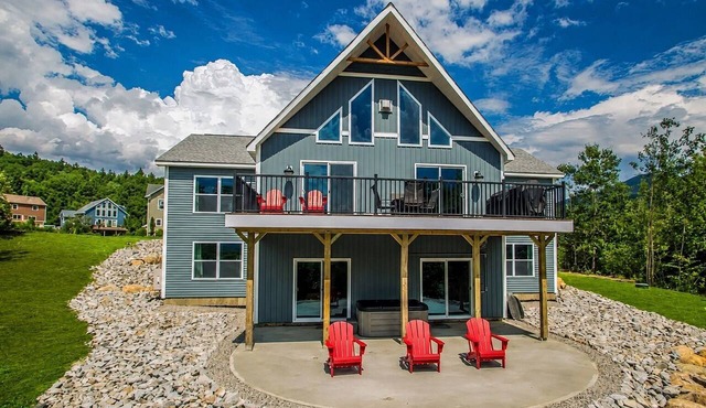 Luxury 3700 sf Home with Mountain Views, Hot Tub, Sauna, Game Room