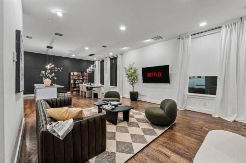 Luxury 3BR Dallas Bishop Arts - Skyline View from Rooftop - Garage - MiniGolf - Firepit - WORLD CUP