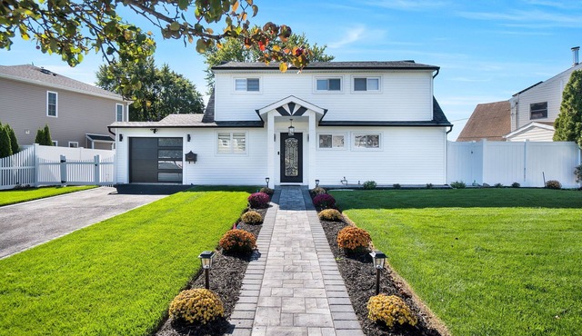 Luxury 4BR - 3.5BATH - Sleeps 10