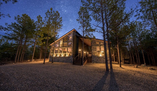 Luxury Basecamp: Fire Pit, Games, Close to Trails