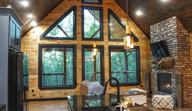 Luxury Cabin adjoining Robber's Cave State Park