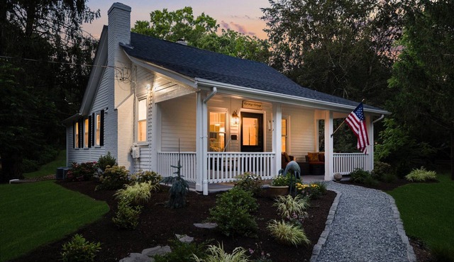 Luxury Cottage on the Potowomut River in Rhode Island 2bd/2b