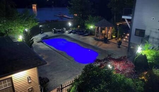 Luxury Lakefront Suite - Hot Tub & Amenities!