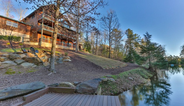 Luxury Lakeside Lodge ✨ - Hot Tub, Game Room, Sleeps 13