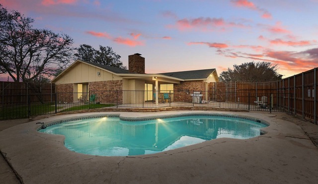 Luxury Retreat in Carrollton – Pool, Patio & More