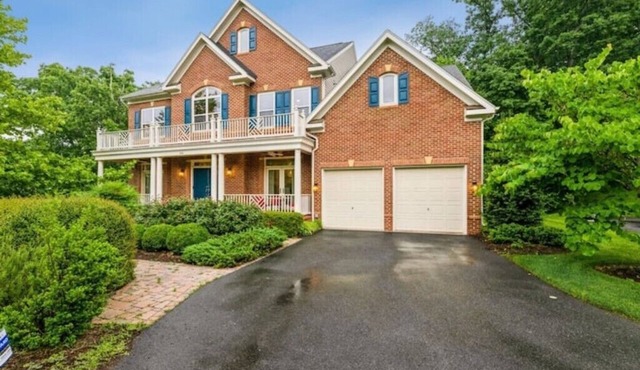 Luxury Retreat with Family Feel: Perfect Getaway!nn