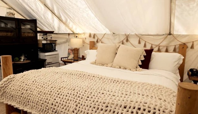 Luxury Safari Tent with Outdoor Clawfoot Tub and Firepit, Near Honey Grove, Texas