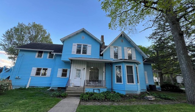 Magnificent Riverfront Victorian House steps from downtown Ottawa ! in Ottawa