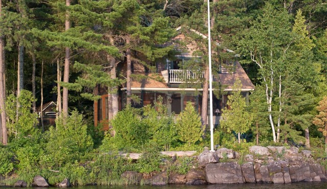 Maine Luxury Lakehouse Awaits your Visit-Days are Simple and Relaxed.