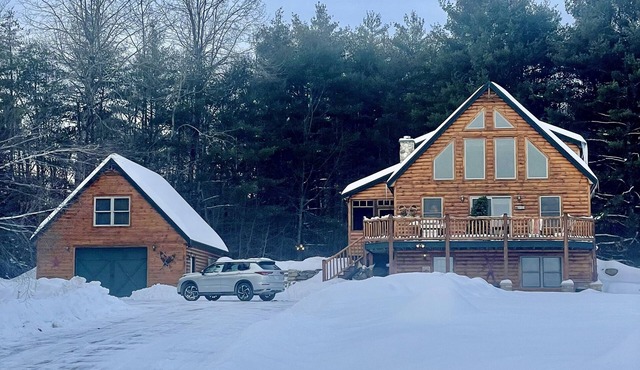 Maine Ski Chalet "Galt's Gulch" | AC, Hot Tub, Fire Pit, 10min to Mountain!
