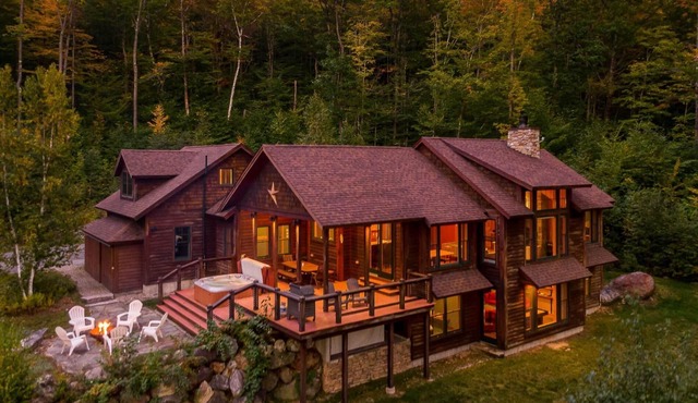 Maine Stay- Contemporary Mountain Home, Spectaular Outdoor Space!