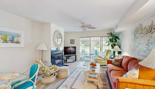 Mallard Lakes condo w/community pool, hot tub, tennis & basketball court