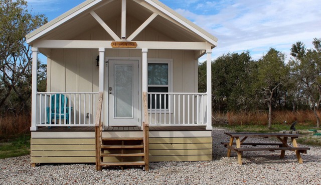 Maple Oak -Beautiful New Tiny Cottage - Perfect Family Getaway