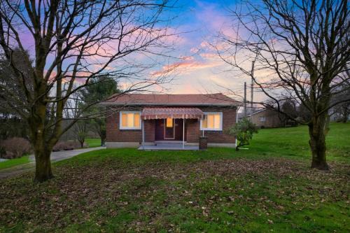 Mercer Lakefront 3BR | Workspace + Pets