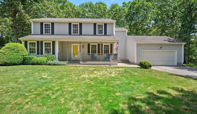 Misquamicut Beach House, Just 1 Mile From the Ocean!