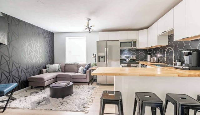 Modern 2 Bedroom with Outdoor Space