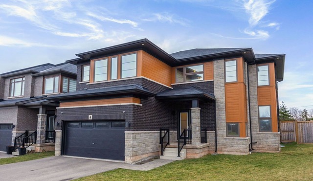 Modern and Luxurious - 28 Minutes from Niagara Falls!