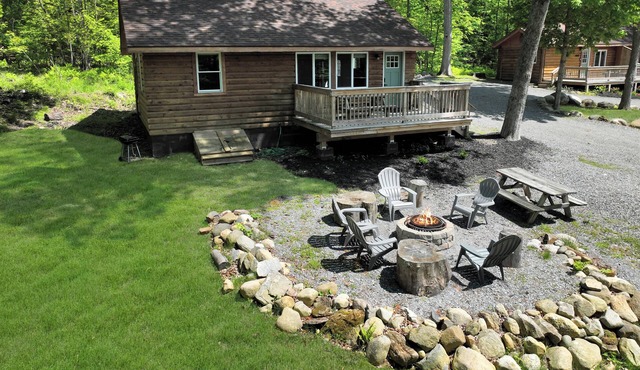 Modern and Spacious Cabin w/Firepit - Walkable to Beach & Close to Town!