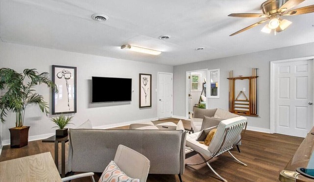 Modern Comforts, Classic Charm: Neighborhood Gem in Richmond